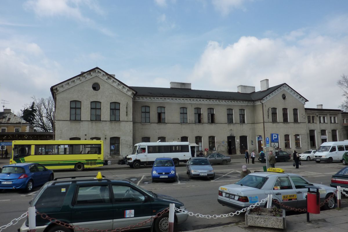 Pkp Piotrków Trybunalski Rozkład Jazdy Dworzec kolejowy Piotrków Trybunalski - Przewodnik - Dioblina