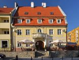 Trzebnica, Restauracja Geneza - fotopolska.eu (255227)