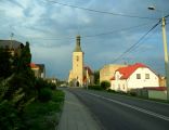 Pietrowice Wielkie - główna droga i widok na kościół parafialny