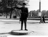 Bundesarchiv Bild 121-0282, Warschau, Verkehrsposten der poln. Polizei