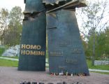 Pomnik Homo Homini