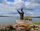 Pomnik Jana Pawła II w Czaplinku, nad jeziorem Drawsko