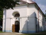 Płoniawy-Bramura. Klasycystyczny jednonawowy kościół z 1828 r. pw. św. Stanisława Biskupa