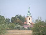 Kościół w Sicinach z widziany Łękanowa.