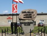 Brodowo - pomnik Karola Małłka - działacza mazurskiego
