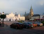 Rynek w Sanoku (pierzeja wschodnia) stary ratusz i klasztor franciszkański