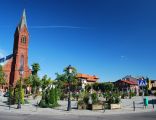 Główny plac w Kartuzach i kościół św. Kazimierza