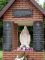Kornelówka - kapliczka przykościelna upamiętniająca pomordowanych przez hitlerowców (01) - DSC01789