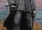Pomnik Marszalka Jozefa Pilsudskiego w Kutnie szabla leworeka