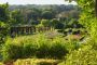 Ogrod wloski w parku ostromeckim w glebi widoczne rosarium