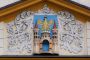 Herb miasta Cieszyna umieszczony w tympanonie ratusza przy rynku w Cieszynie